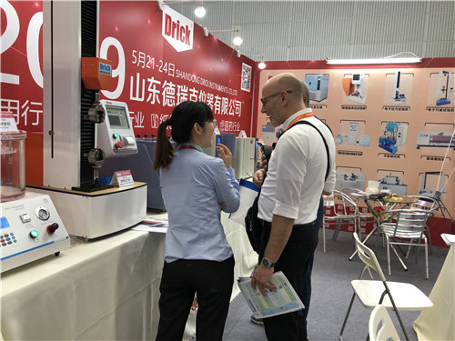 展會(huì)第二天555.jpg